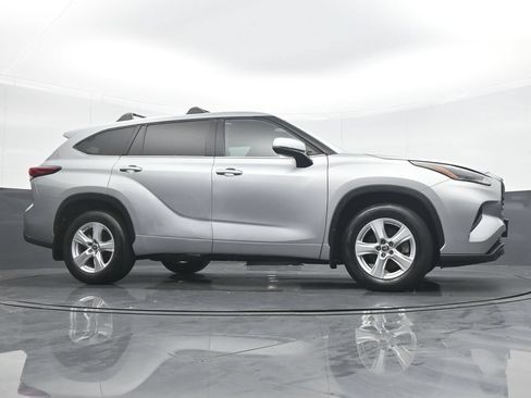 Used 2022 Toyota Highlander L AWD/4WD image 33