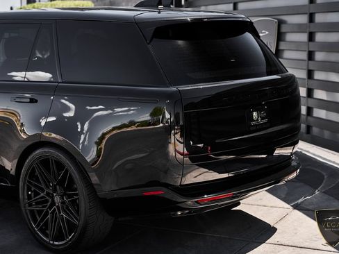 Used 2025 Land Rover Range Rover SE AWD/4WD image 8