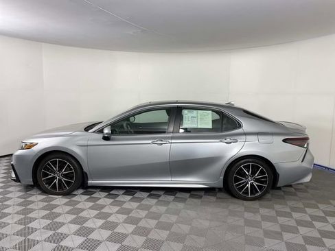 Used 2023 Toyota Camry SE AWD/4WD image 4
