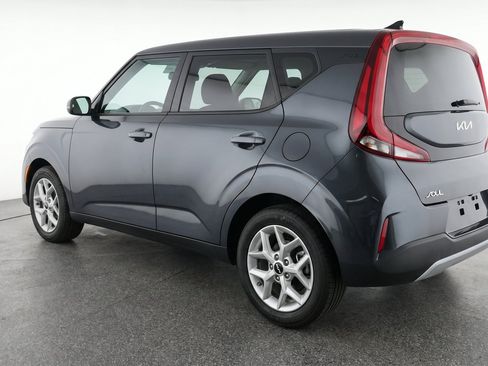 Used 2025 Kia Soul LX w/ LX Technology Package FWD image 6
