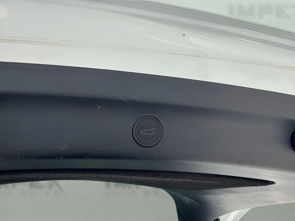 Used 2022 Tesla Model Y Long Range AWD/4WD image 27