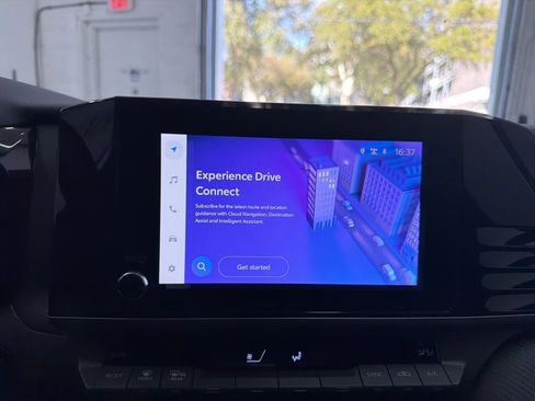 Used 2025 Toyota Camry SE image 31