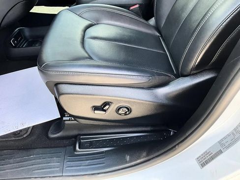 Used 2025 Chrysler Pacifica Select FWD image 15