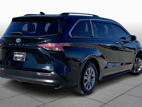 Used 2021 Toyota Sienna XLE image 12