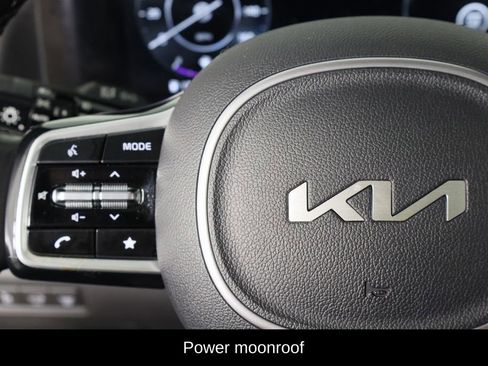 Used 2022 Kia Carnival SX Prestige image 8