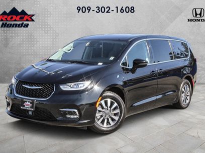 Used 2024 Chrysler Pacifica Limited