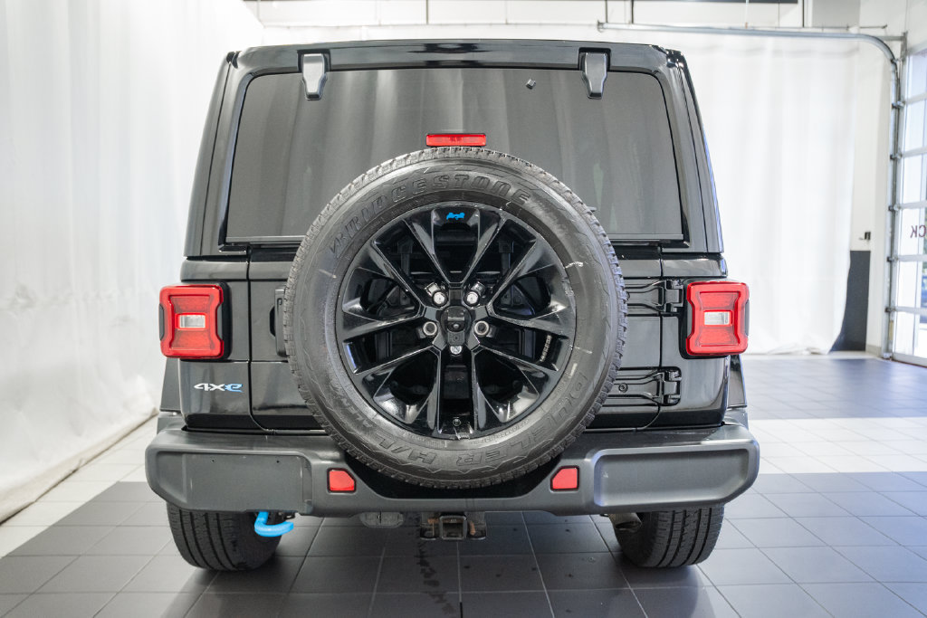 Used 2023 Jeep Wrangler Unlimited Sahara AWD/4WD image 5