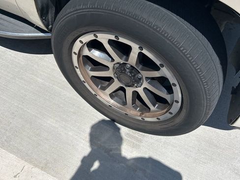 Used 2009 GMC Yukon XL Denali RWD image 6
