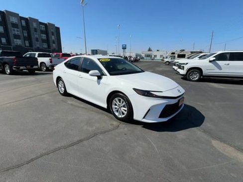 Used 2025 Toyota Camry LE image 2