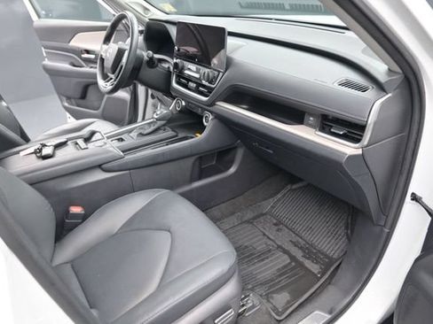Used 2024 Toyota Grand Highlander FWD image 25