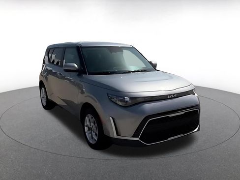 Used 2025 Kia Soul LX w/ LX Technology Package FWD image 3