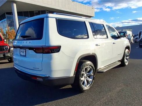 Used 2022 Jeep Wagoneer Series II image 8