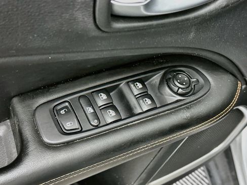 Used 2018 Jeep Compass Limited w/ Navigation Group AWD/4WD image 15