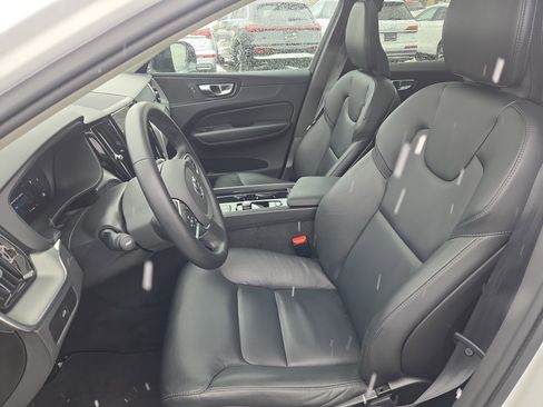 Certified 2025 Volvo XC60 B5 Core AWD/4WD image 6