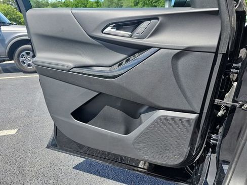 Used 2025 Chevrolet Equinox LT FWD image 30