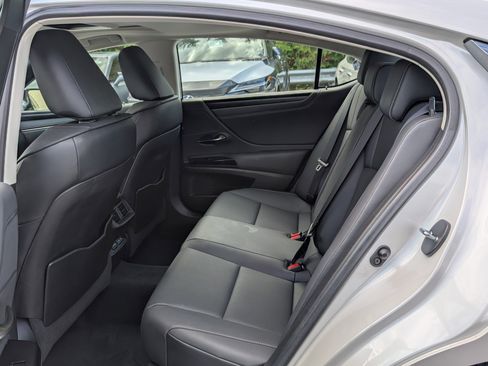 Certified 2022 Lexus ES 350 w/ Premium Package image 15