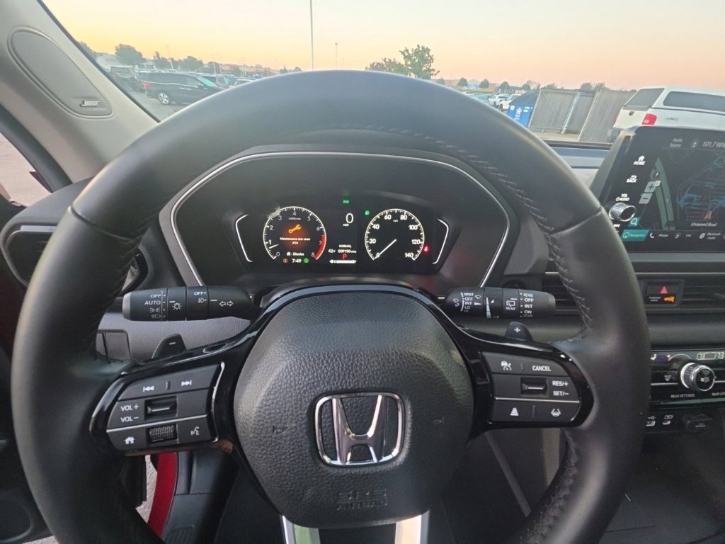 Used 2025 Honda Pilot Touring image 17
