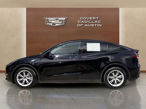 Used 2022 Tesla Model Y Long Range AWD/4WD image 2