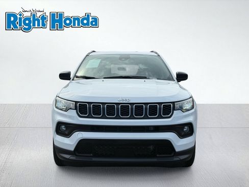 Used 2025 Jeep Compass Latitude AWD/4WD image 5