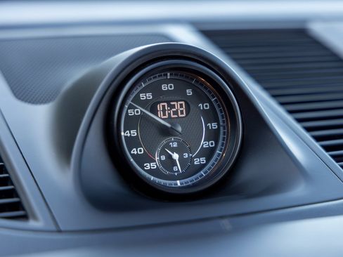 Certified 2024 Porsche Macan Turbo image 33