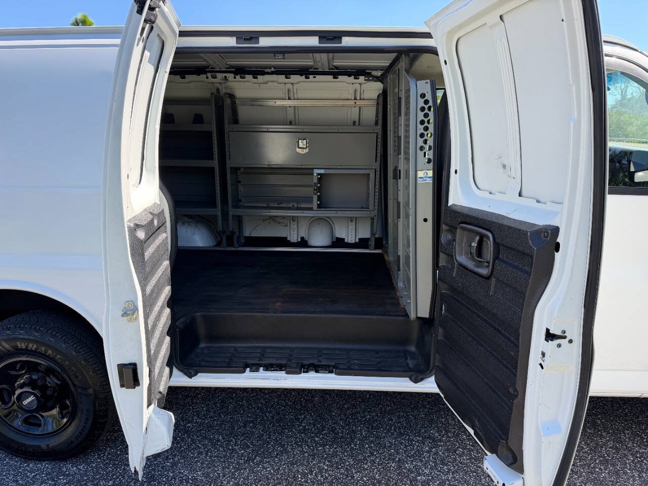 Used 2011 GMC Savana 2500 RWD image 20