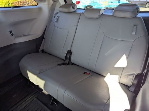 Used 2024 Toyota Sienna Limited image 25