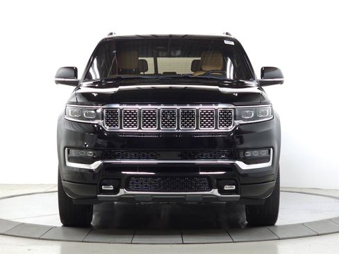 Used 2022 Jeep Grand Wagoneer Series III w/ Rear Seat Video Group 1 AWD/4WD image 2