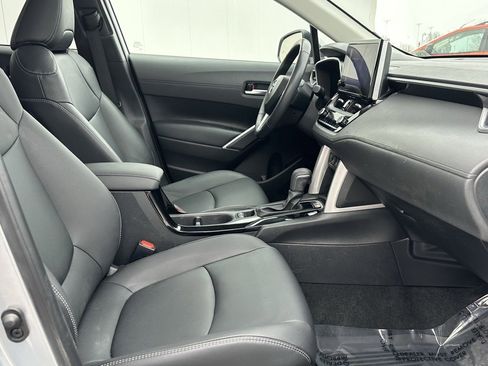 Used 2024 Toyota Corolla Cross XLE image 22