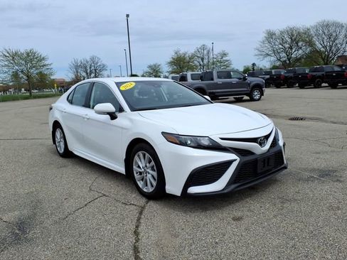 Used 2024 Toyota Camry SE FWD image 3