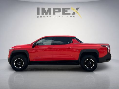 Used 2026 Chevrolet Silverado EV Trail Boss AWD/4WD image 2