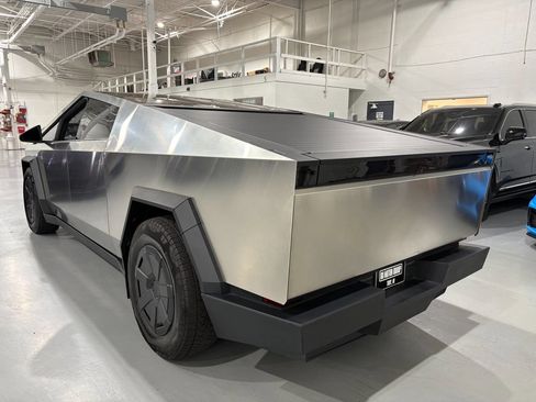 Used 2025 Tesla Cybertruck AWD Crew Cab image 5