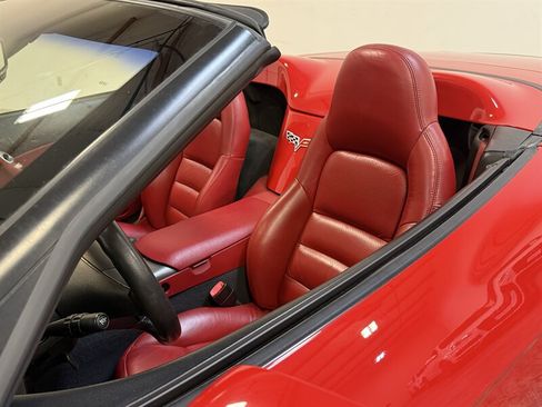 Used 2006 Chevrolet Corvette Convertible w/ Preferred Equipment Group RWD image 11