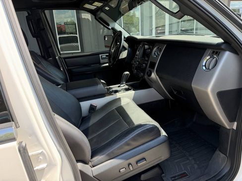 Used 2016 Ford Expedition Limited w/ Equipment Group 301A AWD/4WD image 8