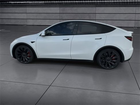 Used 2023 Tesla Model Y Performance image 5
