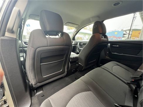 Used 2016 Chevrolet Traverse LT w/ Style and Technology Package image 13