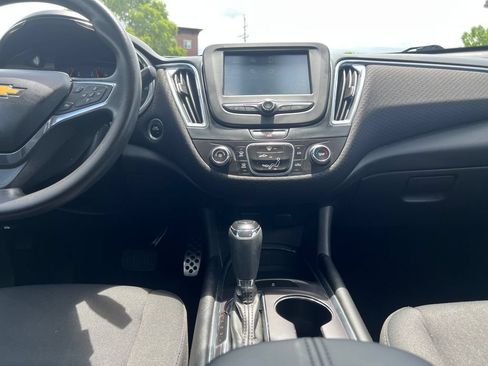 Used 2017 Chevrolet Malibu LT FWD image 17