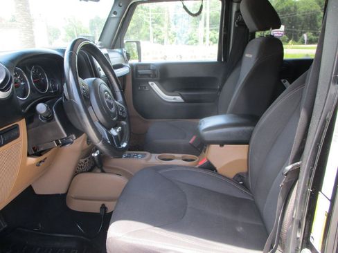 Used 2014 Jeep Wrangler Unlimited Rubicon w/ Max Tow Package AWD/4WD image 9