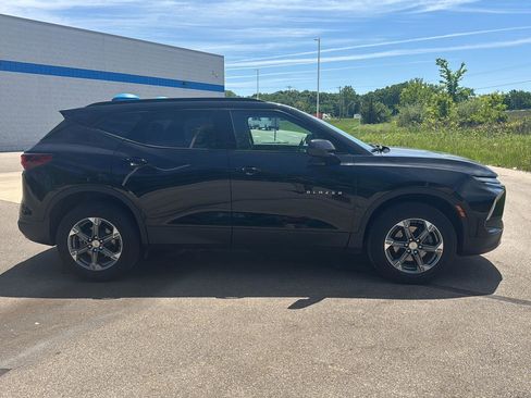 Used 2024 Chevrolet Blazer LT w/ Convenience Package FWD image 6