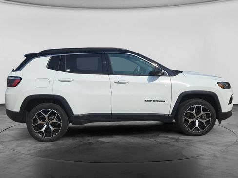 Used 2025 Jeep Compass Limited AWD/4WD image 11