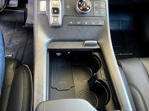 Used 2024 Hyundai Palisade Limited AWD/4WD image 15