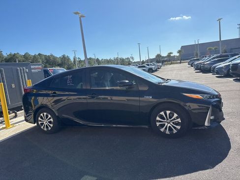 Used 2021 Toyota Prius Prime Limited image 2