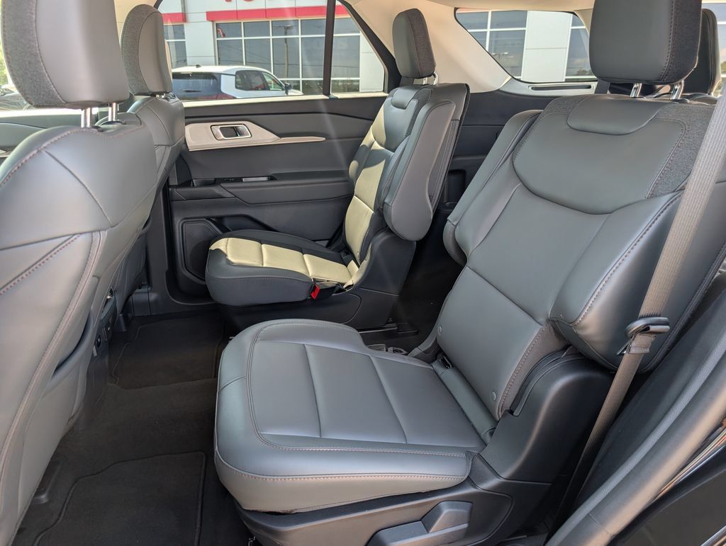 Used 2026 Ford Explorer Active w/ Active Comfort Package RWD image 29