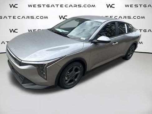 New 2025 Kia K4 LXS image 1