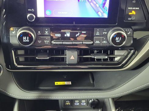 Used 2023 Toyota Highlander XLE image 21