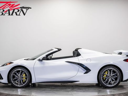 Used 2024 Chevrolet Corvette Stingray Preferred Conv w/ 2LT image 2