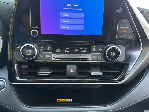 Used 2023 Toyota Highlander XLE FWD image 23