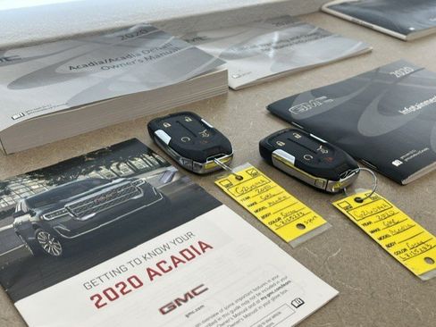Certified 2020 GMC Acadia SLT w/ Premium Package AWD/4WD image 17