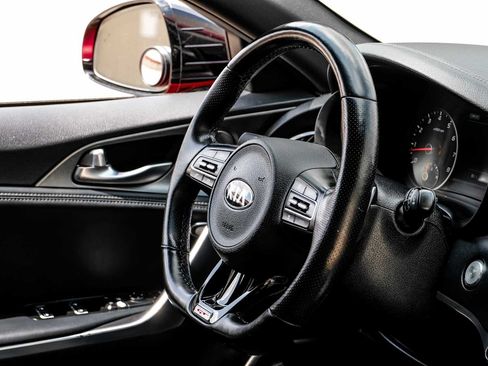 Used 2018 Kia Stinger GT1 RWD image 17