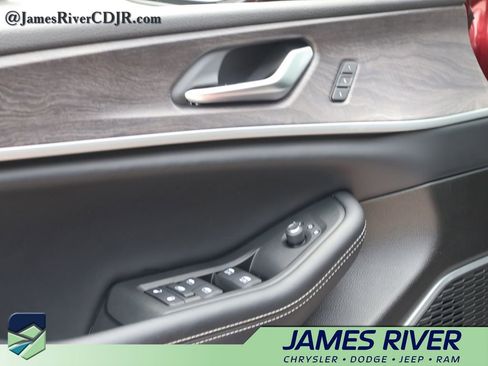Used 2024 Jeep Grand Cherokee Limited AWD/4WD image 22