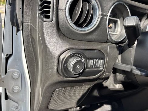 Used 2018 Jeep Wrangler Unlimited Sahara AWD/4WD image 24